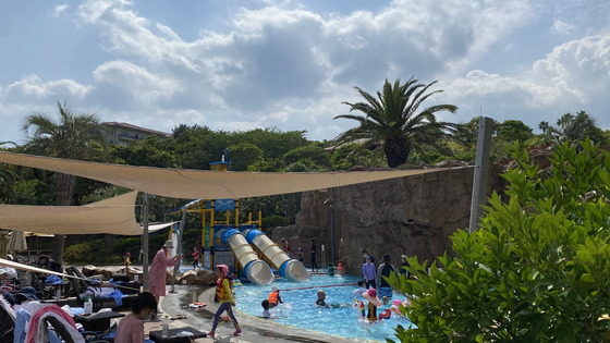 Lotte Hotel Jeju's pool [LEE SO-AH]