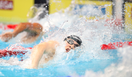 Hwang Sun-woo competes during the men's 200-meter freestyle final at the 19th FINA World Championships in Budapest, Hungary on Monday. [XINHUA/YONHAP]