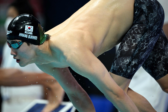 Hwang Sun-woo competes in the men's 200-meter freestyle finals during the Budapest 2022 World Aquatics Championships at Duna Arena in Budapest on Monday. [AFP/YONHAP]