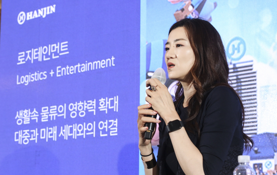 Cho Hyun-min, president of Hanjin Transportation, speaks at a press conference Tuesday. [HANJIN TRANSPORTATION]