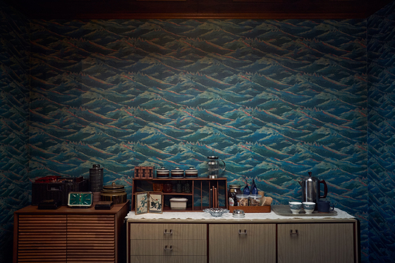 The wallpaper in Seo-rae's home from "Decision to Leave" are designed to look either blue or green, and like mountains or waves, based on different perspectives, according to Park Chan-wook. [CJ ENM]