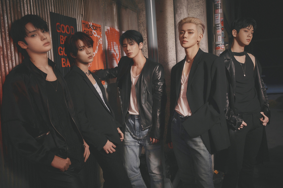 Boy band Tomorrow X Together [BIGHIT MUSIC]