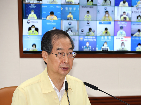 Prime Minister Han Duck-soo speaks during a Covid-19 response meeting held at the Government Complex in Seoul on Wednesday. [YONHAP]