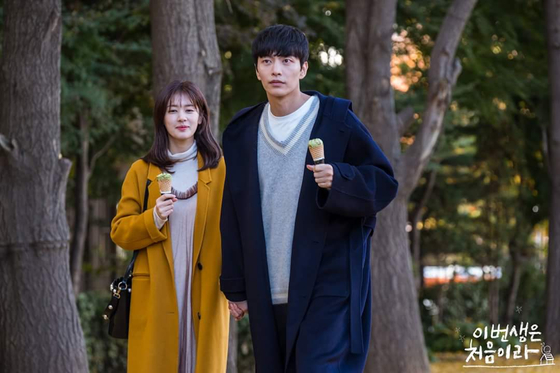 Jung as Yoon Ji-ho, a 30-year-old assistant writer who falls in love with her roommate Nam Se-hee in "Because This is My First Life" (2017) [TVN]