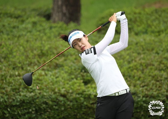 Park Min-ji tees off on the first hole during the first round of the the Daebo hausD Open at Seowon Valley Country Club in Paju, Gyeonggi on July 8. [KLPGA]