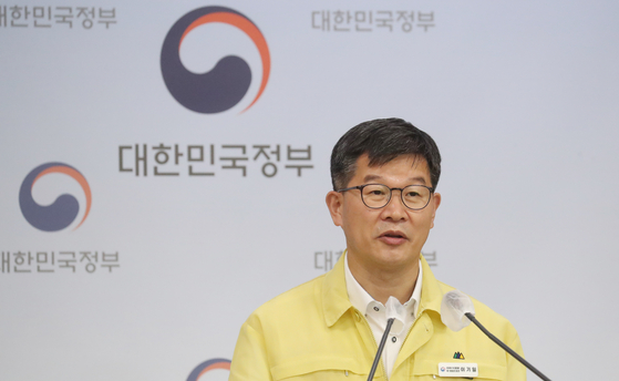 Lee Ki-il, the second vice minister of the Ministry of Health and Welfare, makes remarks during a meeting of Central Disaster and Safety Countermeasures Headquarters held at the Sejong Government Complex Wednesday. [NEWS1]