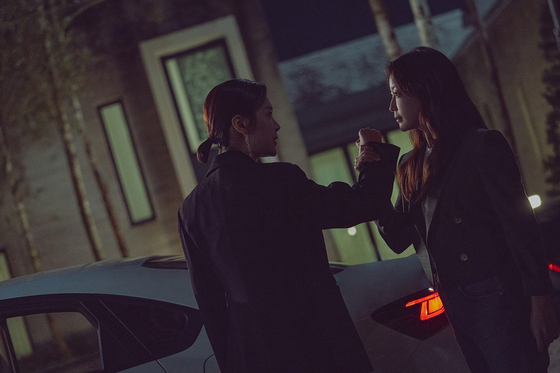  Kim Hee-sun as her character Hye-seung, right, and actor Jung Eugene in the role of Yoo-hee in the new Netflix Korea original series "Remarriage & Desires" [NETFLIX]