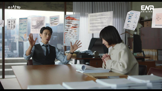 When Woo displays echolalia, a symptom which refers to meaningless repetition of something another person says, her boss plainly states “No echolalia” in a calm manner. [ASTORY]
