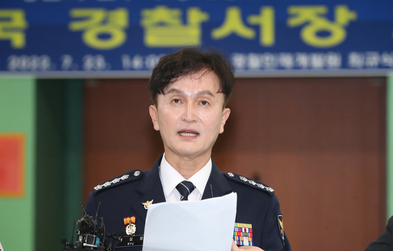 Ryu Sam-yeong, chief of the Ulsan Jungbu Police Precinct, responds to reporters' questions following a meeting of police officials at the Police Human Resources Training Institute in Asan, South Chungcheong. [NEWS1]