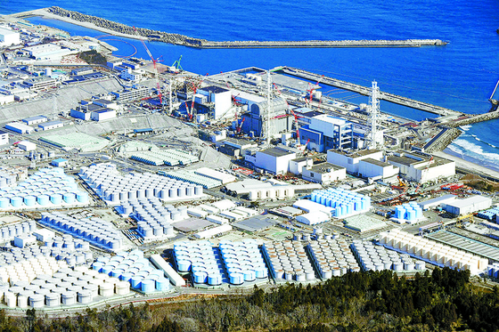 Contaminated water tanks piled up at the Fukushima Daiichi Nuclear Power Plant [YONHAP]
