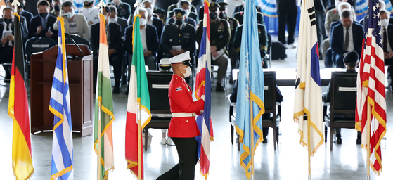 A ceremony to mark the 69th anniversary of the signing of the armistice that halted the Korean War (1950-53) is held at the War Memorial of Korea in Yongsan District, central Seoul, on Wednesday.   [YONHAP]
