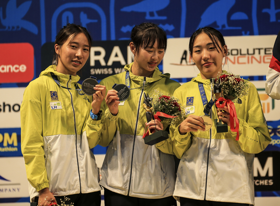 From left to right, Jang Ha-eun, Kim Sun-woo and Seong Seung-min pose for a picture on the podium after winning the women's team silver medal at the UlPM 2022 Pentathlon World Championships in Alexandria, Egypt on Saturday. [KMPF]