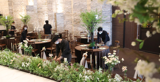 A wedding hall in Suwon, Gyeonggi, getting ready for a ceremony on Oct. 1, 2021. [NEWS1] 