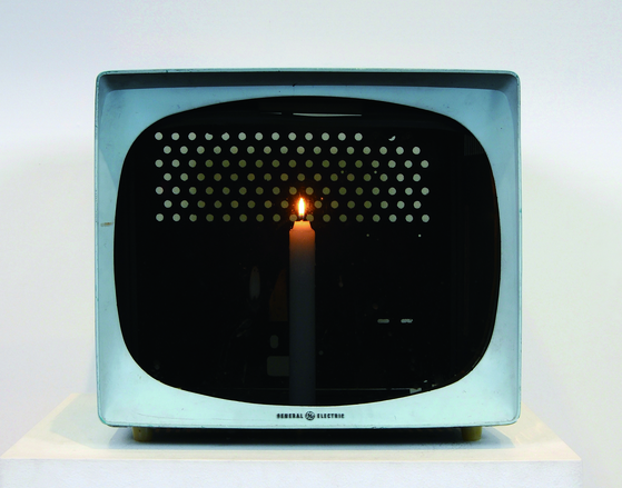 ″Candle TV″ (1965(1969)) by Paik [NAM JUNE PAIK ART CENTER]