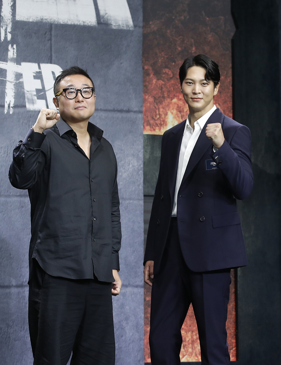 Actor Joo Won, right, and director Jung Byung-gil held a press conference for the upcoming Netflix action movie "Carter" at JW Marriott Dongdaemun Square Seoul in Jongno District, central Seoul, on Tuesday. [NEWS1]