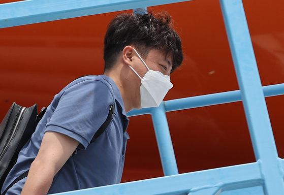Suspended People Power Party Chairman Lee Jun-seok boards a ferry departing Ulleung Island on July 27. [YONHAP]