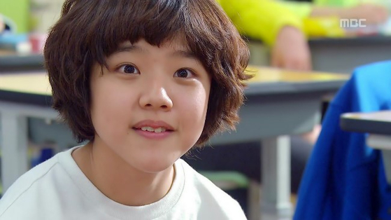 Kim Hyang-gi during a scene of MBC drama ″The Queen's Classroom″ (2013) [SCREEN CAPTURE]