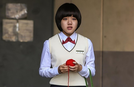 Kim Hyang-gi during a scene of 2013 film "Thread of Lies" [MOVIE COLLAGE]