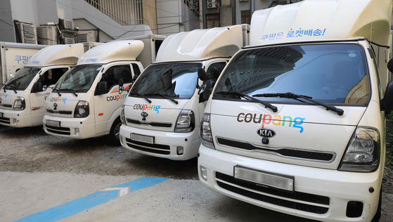Coupang delivery trucks are parked in Seoul. [NEWS1]