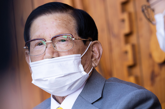 Leader of the Shincheonji Church of Jesus Lee Man-hee during a press conference in March 2020. [YONHAP]