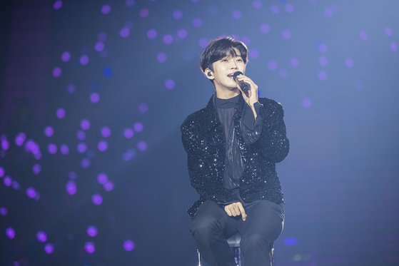 Lim performs during the final concert of his national tour "Im Hero" on Aug. 14. [MULGOGI MUSIC]