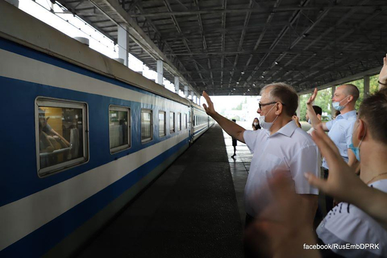 Russian Ambassador to North Korea Alexander Matsegora waves good-bye to Russian diplomats departing Pyongyang. The photo was uploaded to the Facebook page of the Russian Embassy in Pyongyang on July 29, 2020. [YONHAP]