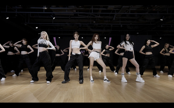 A scene from the choreography video for Blackpink's ″Pink Venom″ (2022) [YG ENTERTAINMENT]