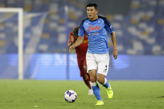 Center back Kim Min-jae appears for Napoli in a game against Lecce at Diego Armando Maradona Stadium in Napoli, Italy on Wednesday. The game ended in a 1-1 draw, extending Napoli's run without a loss to four games since the start of the 2022-23 season. Despite avoiding a loss, Napoli have only picked up eight points so far this season, the club's worst start since the 2015/16 campaign.  [AP/YONHAP]