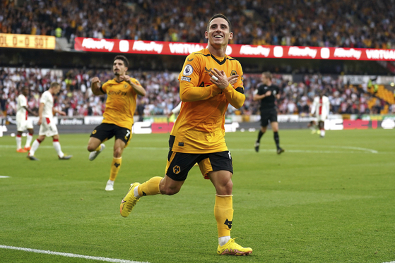 Wolverhampton Wanderers' Daniel Podence celebrates scoring a Premier League match against Southampton at Molineux Stadium in Wolverhampton, England on Saturday. [AP/YONHAP]