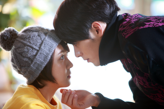 SBS drama series "Secret Garden" (2010-11) starring Hyun Bin and Ha Ji-won was a viral hit at the time. The story revolves around the fantastical romance between Gil Ra-im who makes a living as a stuntwoman and a chaebol heir Kim Joo-won. [SBS]