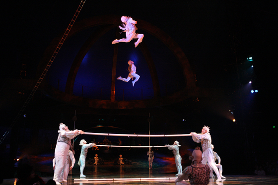 A scene from Cirque Du Soleil’s all-time classic ″Alegria.″ The new upgraded version of the show will be premiere in Seoul on Oct. 20 at the Big Top Arena in Jamsil Sports Complex, southern Seoul. [JOONGANG PHOTO]