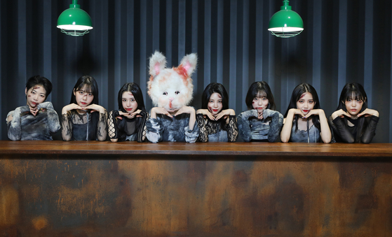 PinkFantasy poses at the JoongAng Ilbo building. [PARK SANG-MOON]
