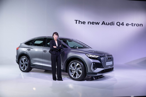 Lynn Lim, managing director of Audi Korea, introduces the Q4 e-tron 40 SUV Tuesday at a press event held in central Seoul. [AUDI KOREA]