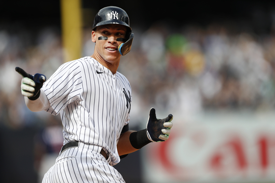 New York Yankees right fielder Aaron Judge reacts while rounding the bases after hitting a home run against the Minnesota Twins during the sixth inning of a game at Yankee Stadium in New York on Monday. [AP/YONHAP]