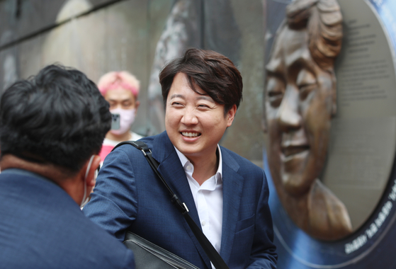 Former People Power Party chairman Lee Jun-seok vists Daegu on Sept, 14 to attend speaking engagements in the southeastern city, [YONHAO]