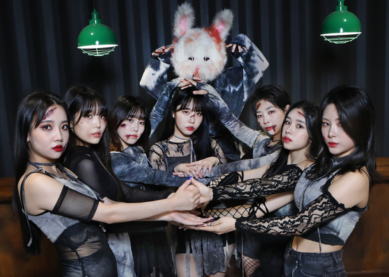 Girl group PinkFantasy poses at the JoongAng Ilbo building in western Seoul. [PARK SANG-MOON]