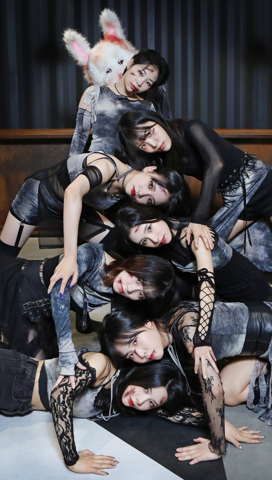 PinkFantasy poses at the JoongAng Ilbo building. [PARK SANG-MOON]