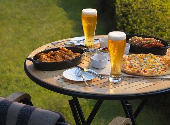 Grand InterContinental Seoul Parnas in Gangnam District, southern Seoul, introduces event-oriented casual pop-up pub Parnas Garden on the outside of the ground floor of the hotel under the theme of “Urban Garden with Music.” [GRAND INTERCONTINENTAL SEOUL PARNAS]