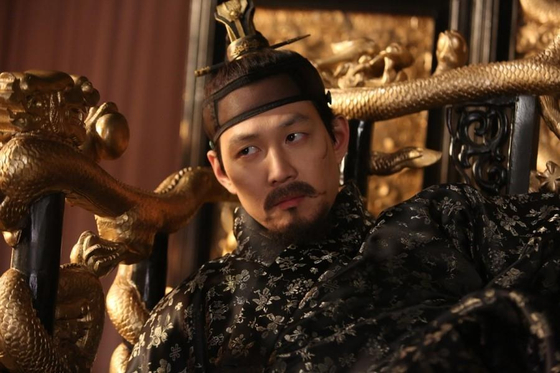 Lee as Prince Suyang in a scene from the movie ″The Face Reader″ (2013). [SHOWBOX]