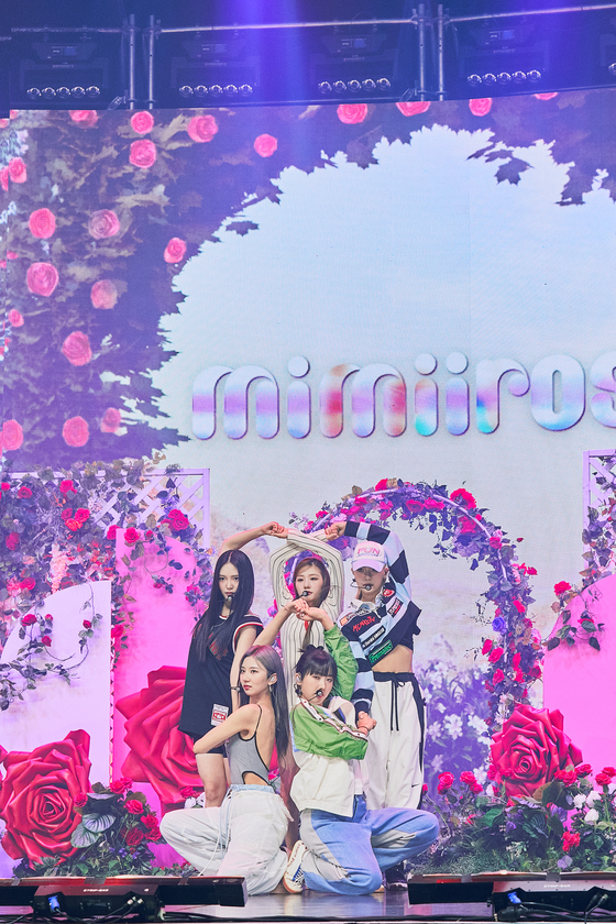 mimiirose performs its debut track "Rose" during its debut showcase on Sept. 16. [YES IM ENTERTAINMENT]