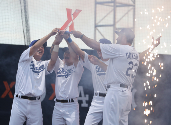 From left: Jeong Keun-woo, Kwak Yoon-gy, Ashton Lansdell and Adrian Gonzalez of the Los Angeles Dodgers celebrate with the trophy after winning the 2022 FTX MLB Home Run Derby X at Paradise City in Incheon on Saturday.  [YONHAP]