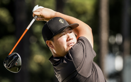 Im Sung-jae hits his tee shot on the seventh hole during a practice round for the 2022 Presidents Cup at the Quail Hollow Club in Charlotte, North Carolina on Tuesday. [EPA/YONHAP]