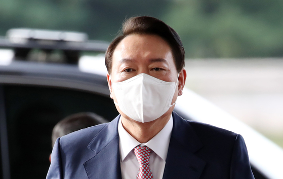 President Yoon Suk-yeol arrives at the presidential office in Yongsan, central Seoul, on Monday. [YONHAP]