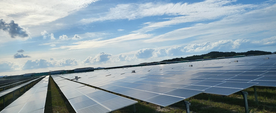 Solar panels installed in Sinan County, South Jeolla [JOONGANG PHOTO]