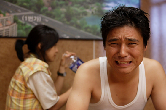 Actor Im Chang-jung in the 2007 romantic-comedy film ″Miracle on 1st Street″ [SCREEN CAPTURE]