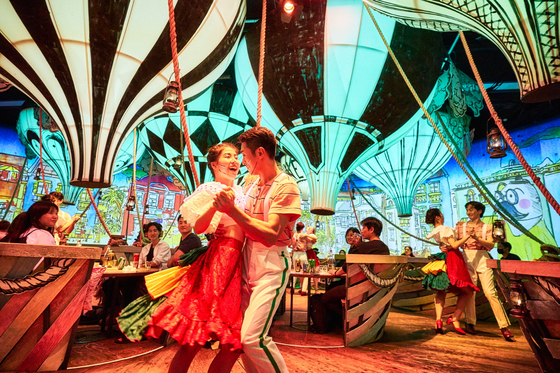 A still from the ongoing immersive dining show ″Grand Expedition″ at Blue Square in Yongsan District, central Seoul [IMCULTURE, NEW CONTENTS COMPANY]