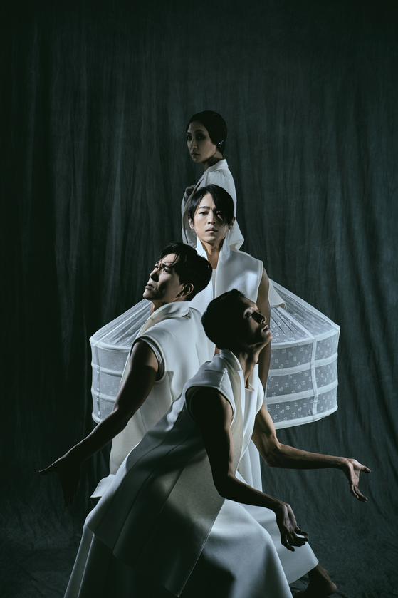 Traditional dance performance "Hodong" tells the story of Korean folk tale “Princess Nakrang and Prince Hodong.” The performance will be staged at the National Theater of Korea in central Seoul until Oct. 29. [NATIONAL DANCE COMPANY OF KOREA]