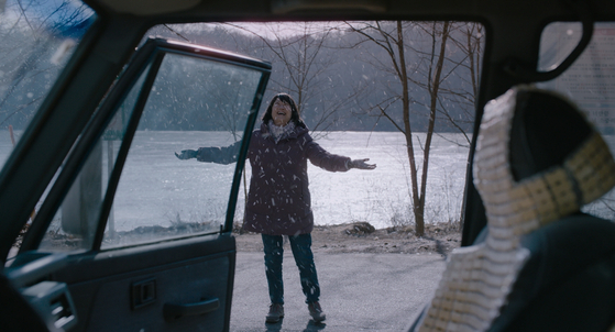 In her trip, the woman has an epiphany that inspires her to lead her own life for herself in “Ajoomma.” [BIFF]