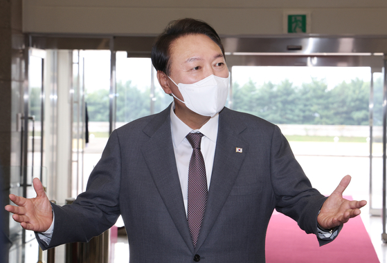 President Yoon Suk-yeol speaks to reporters as he arrives at the presidential office in Yongsan, Seoul on Friday. [YONHAP]