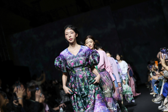 Looks from tibaeg's Friday show, whose collection was curated by singer Solbi, otherwise known as artist Kwon Ji-an [TIBAEG]